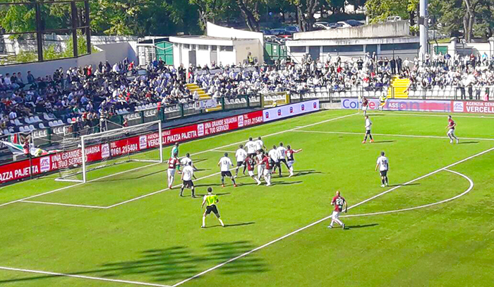 la Pro Vercelli recrimina contro l'arbitro. Con la Salernitana finisce 0-0
