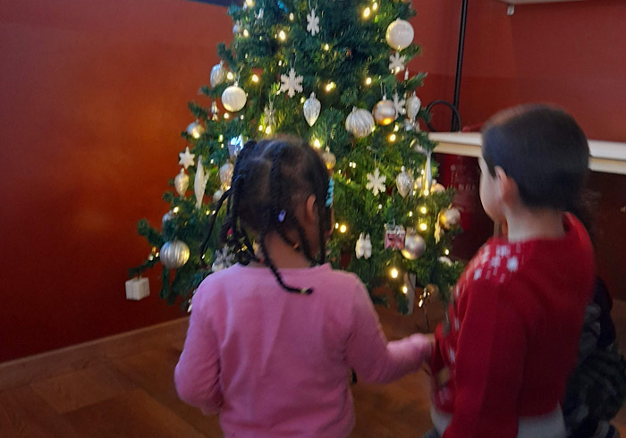“Regala un ricordo”: a Borgomanero l’iniziativa natalizia per regalare gioia a donne e bambini