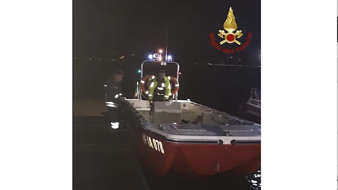 Pettenasco, esce con  il sup e il vento lo spinge sulla riva opposta. Trovato dai vigili del fuoco