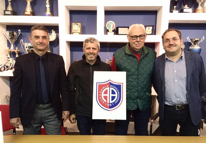 Nasce Accademia Borgomanero 1961 dalla fusione di due squadre cittadine. Bonan allenatore della prima squadra