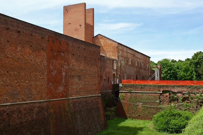 Graduation Day: conclusione davanti al Castello e non al suo interno