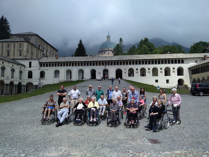 Una ventina di ospiti di Villa Serena in pellegrinaggio ad Oropa
