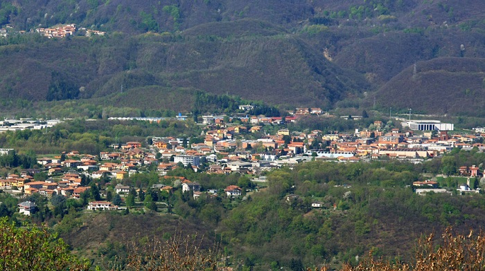 San Maurizio D'Opaglio: versamento liquido colorato nel torrente Scarpia