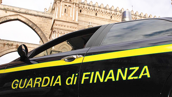 Gdf: a marzo sequestro di 40 mila articoli di pelletteria, gadget e bigiotteria