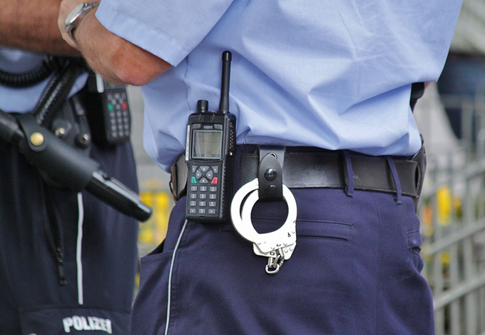 Colpisce al volto la compagna per gelosia. Arrestato liberiano con obbligo di dimora