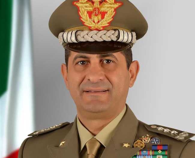 2018 324 CCF 0006 yzf flou Large