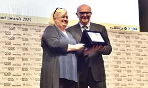 Antonio Auricchio ritira il Tespi Awards da Donatella Prampolini