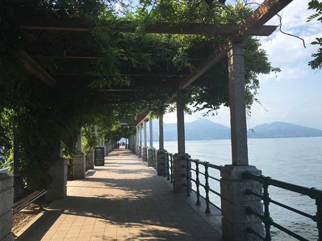 arona lungolago passeggiata