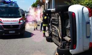 auto su fianco vigili 1