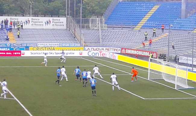 calcio novara azione porta
