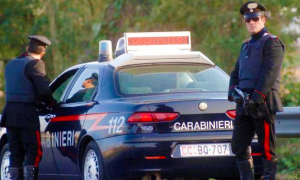 carabinieri auto agenti piedi 2