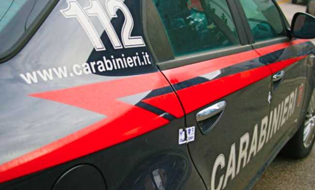 carabinieri scritte auto fianco 1