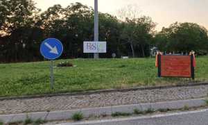 fontaneto targa imbrattata