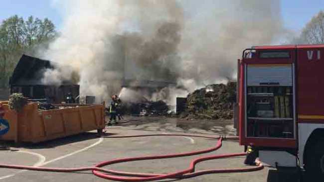 incendio discarica borgo