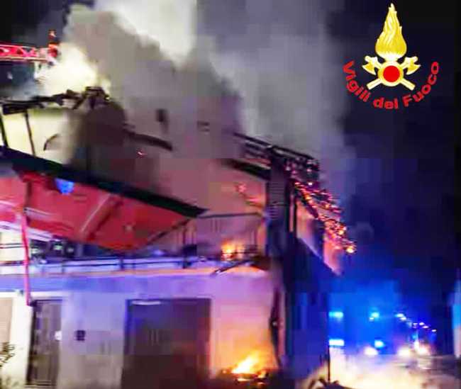 incendio tetto oleggio