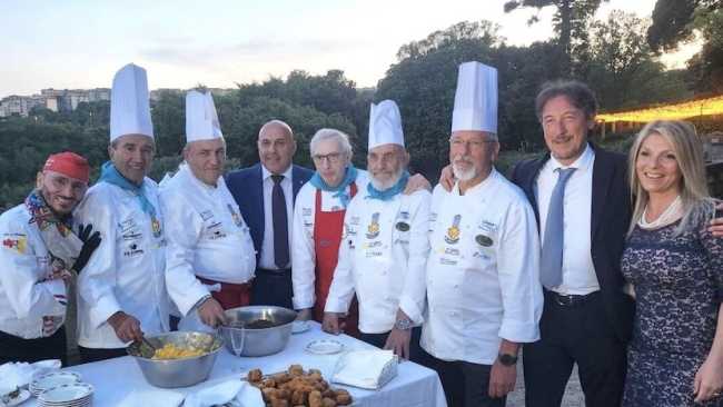 napoli successo stelle e padelle 25