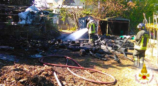 vigili fuoco incendio legnaia