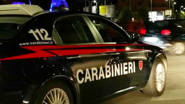 carabinieri notte auto profilo destra