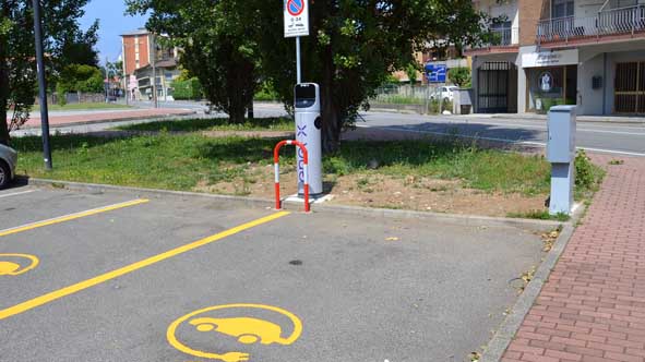 borgo colonnina auto