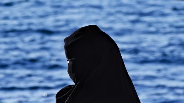 Divieto del burqa a scuola: la proposta che fa discutere (di Carlo Crapanzano) 